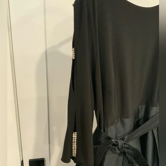 Adrianna Papell: Elegant Black Dress Midi Dress - Picture 5 of 8